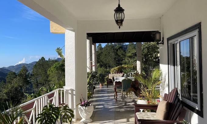 Silver Hill Gap Hotel | Starlight Chalet