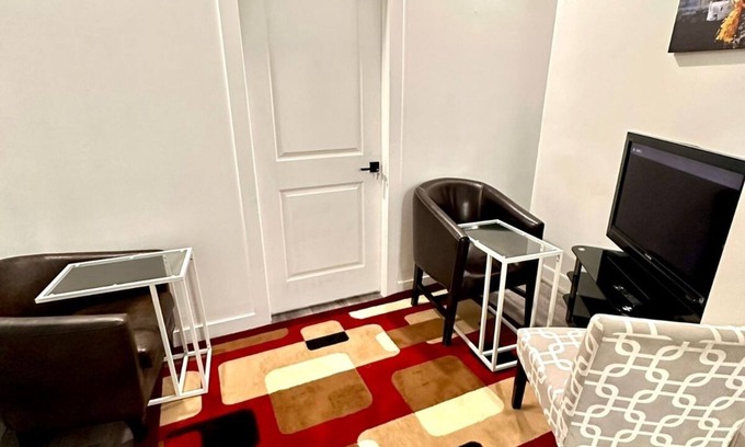 Northwest Calgary House | Starlight Haven: Modern 2-Bedroom Suite, Private Entry near Shopping & Dining
