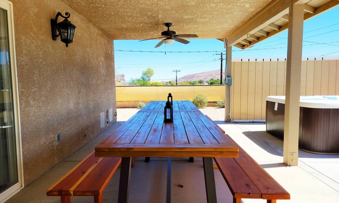 Yucca Valley House | Starlight Oasis Getaway - with Hot Tub + Games! 10 Minutes from Joshua Tree