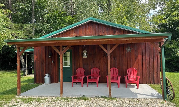 Logan Cabin | Starr Valley Cabin is a 2 Bedroom Cabin 1/2 mile to Old Mans Cave State Park