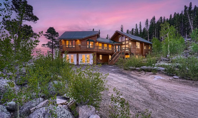 Black Hawk House | Starry Summit 4WD Oasis