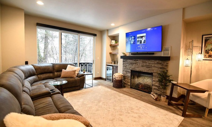 McCall House | Stars over Silverpine - Downtown McCall - Walk to Payette Lake - Garage - WiFi