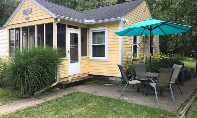 Geneva-on-the-Lake Cottage | Starshine Cottage - Geneva on the Lake - Renovated and Ready to Rent