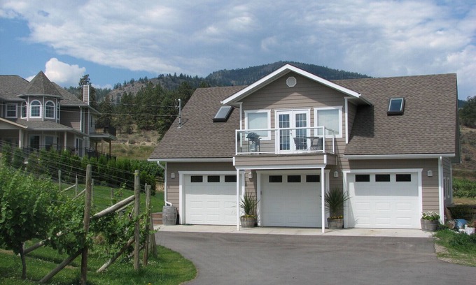 Okanagan-Similkameen Cottage | Starz Vineyard Vacation Rental