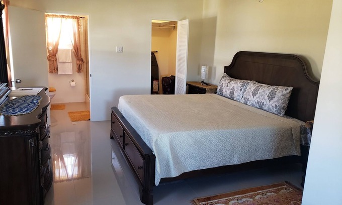 Falmouth House | STATE OF ELGANCE is a three bedrooms three bathrooms villa with a oceanic view.