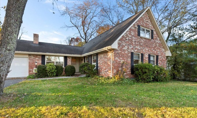 Miller Southside House | Stately Home 5 Mins to VA Tech-Walking distance to Lane Stadium, Wedding Parties