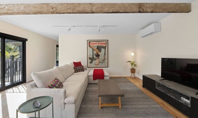 Warburton Apartment | Station Hideaway with Private Spa & Mountain Views