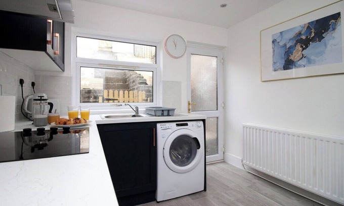 Mountain Ash House | Station Terrace by Tŷ SA - 3 Bed in Mountain Ash