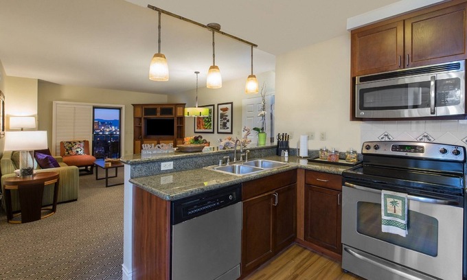 Enterprise Condo | Stay 4 miles away from Allegiant Stadium during the big game week in February