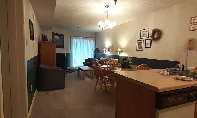 Davis Condo | Stay a week this time for GREAT discounts! Cozy Canaan Condo w/National Forest.