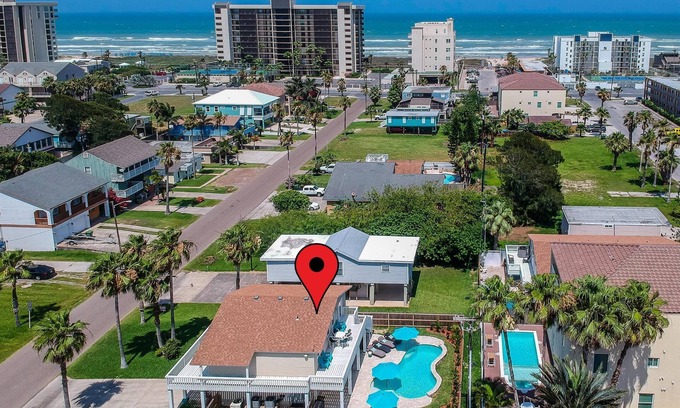 South Padre Island House | Stay at Casa de Tortuga: Remodeled beauty! Save 10% on 7+ nights.