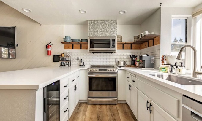 Mammoth Lakes House | Stay at Driftwood Escape! Updated condo close to town w/new private spa!