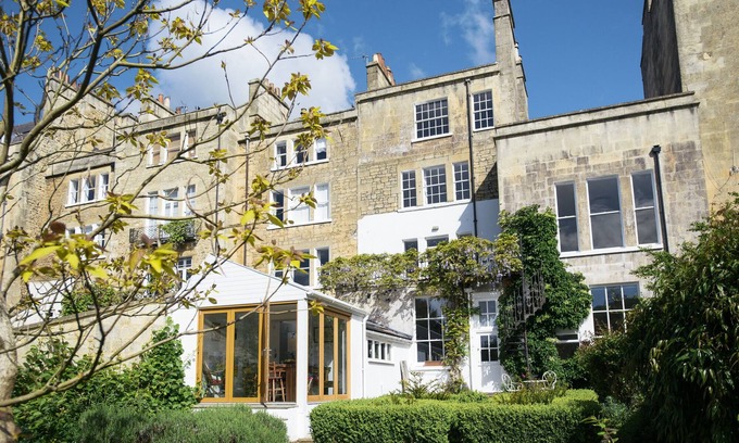 Bath Apartment | Stay at Percy Place and live the Georgian experience!