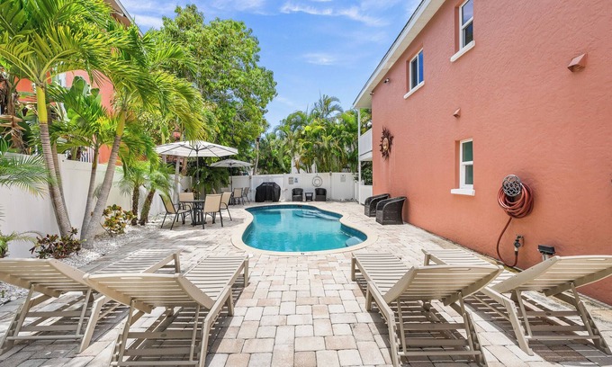 Siesta Key Village House | Stay at Summer Salt: Shared Heated Pool, Steps to Siesta Key Village and Beach
