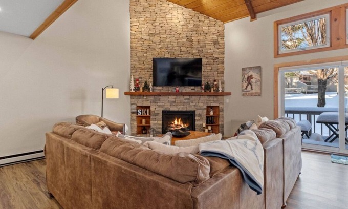 Lincoln House | stay at the base of loon walk to downtown Lincoln, indoor outdoor pool+hottub