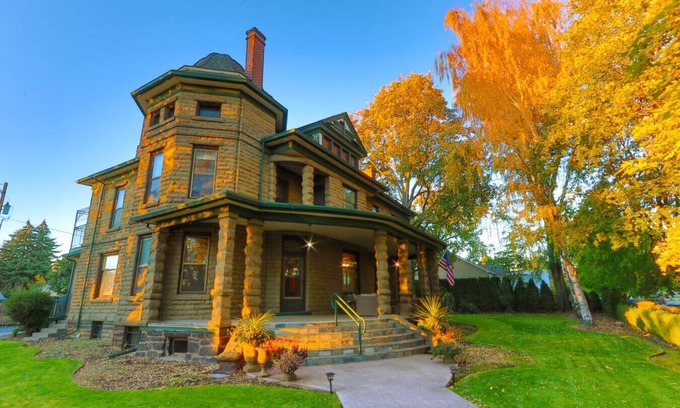Walla Walla House | Stay at the Historical Cropp Mansion