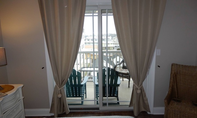 Wildwood Crest Condo | STAY AT THE MONARCH! POOL! HOT TUB! ELEVATOR! VIEWS!
