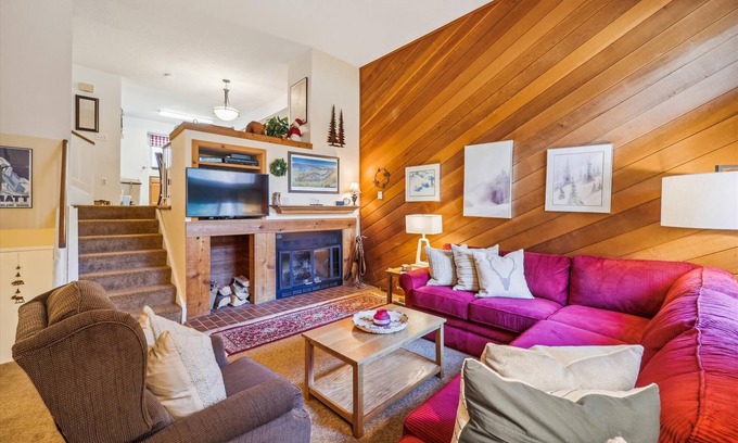 Four O'Clock House | Stay at Winterpoint 20 and walk to the Snowflake Lift and Main Street.