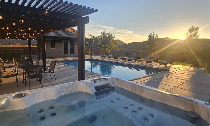 La Verkin House | Stay at ZION ESCAPE LaVerkin! PRIVATE HOME with PRIVATE POOL and HOT TUB!