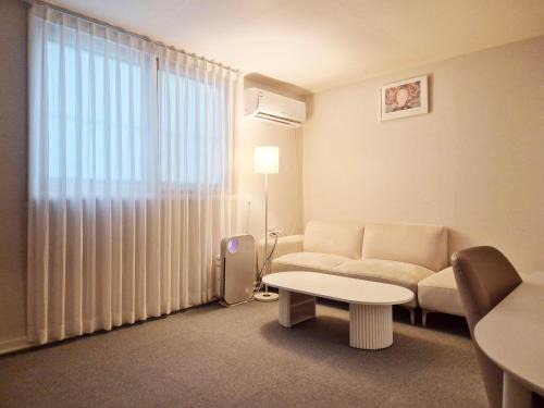 Seo-gu House | Stay B