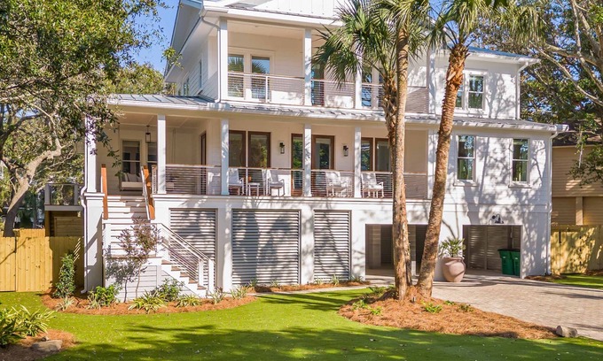 Isle of Palms House | Stay @ Bikinis & Martinis