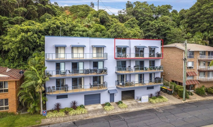 Nambucca Heads House | Stay by water on Wellington Drive, surrounded by serenity and scenery!
