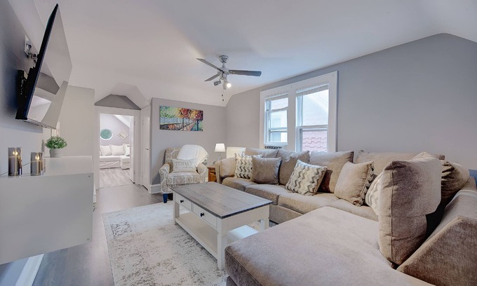 Bay View House | Stay Central in Bayview: 5 Min to Downtown