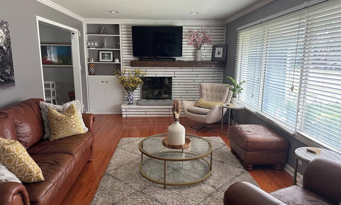 Wooded Estates House | Stay Close: Renovated Football Retreat!