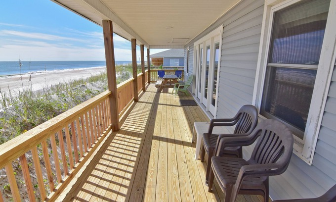 Holly Ridge House | Stay Coastal & Cozy at Dot’s Spot