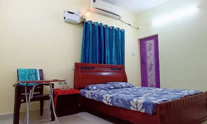 KK Nagar House | Stay Confident Cloud 9 Private AC room w Bathroom