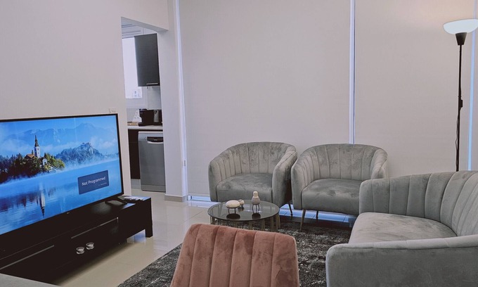City Centre Apartment | STAY Cosmo City Suite 403