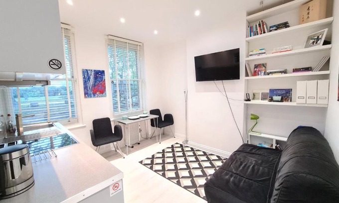 Elephant and Castle Apartment | Stay Friendly Flat near London Bridge