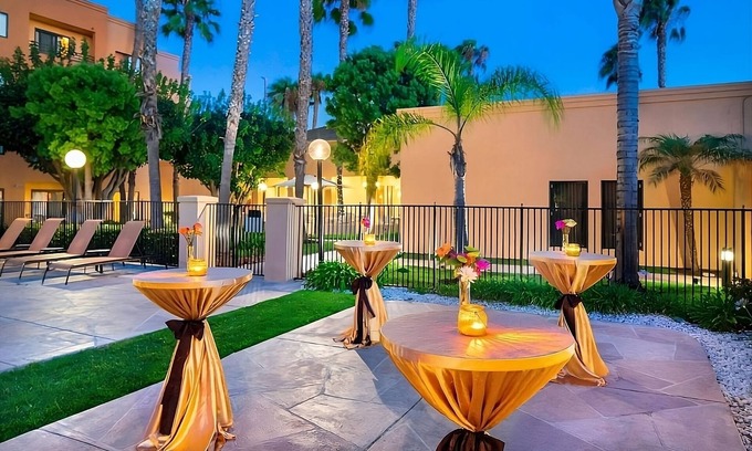 Torrance House | Stay Here For A Night Away! Outdoor Pool, Free Parking, Near Long Beach Museum