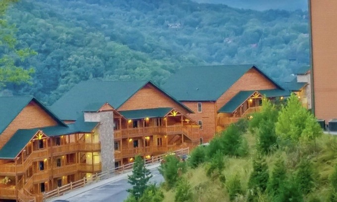 Gatlinburg House | Stay in beautiful Westgate resorts in the heart of smoky mountains !
