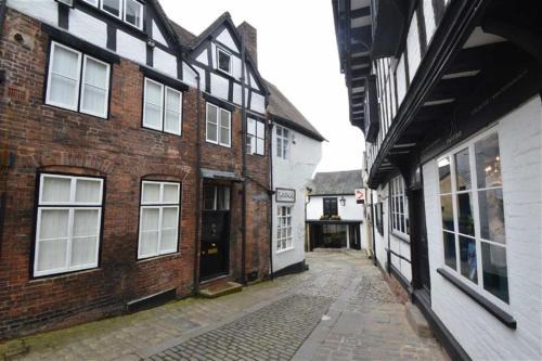 Shrewsbury House | Stay in History 13th Century Gem in Central Shrewsbury!