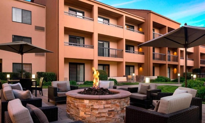 Cupertino House | Stay in Style at our Hotel in Cupertino, CA