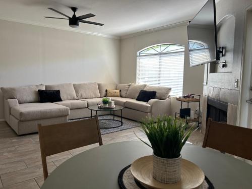 North Scottsdale Apartment | Stay in Style Scottsdale 1st Floor Condo