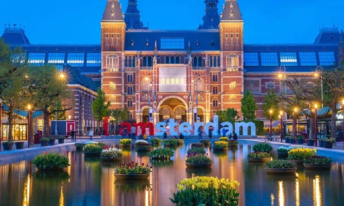 Frankendael House | Stay in the heart of Amsterdam surrounded with charming cafes,canals & boutiques
