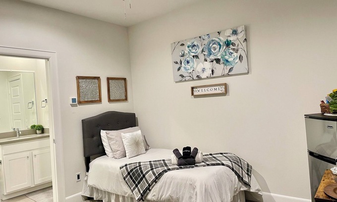 Astrodome Apartment | Stay near Astrodome, just a quick 3-min drive to Houston Zoo