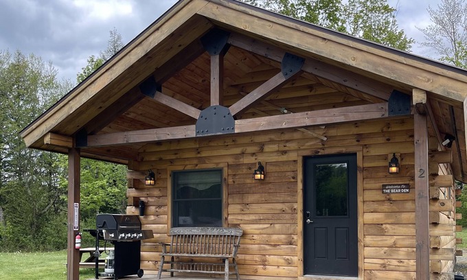 East Burke Cabin | Stay on Kingdom Trails in a one bedroom cabin!
