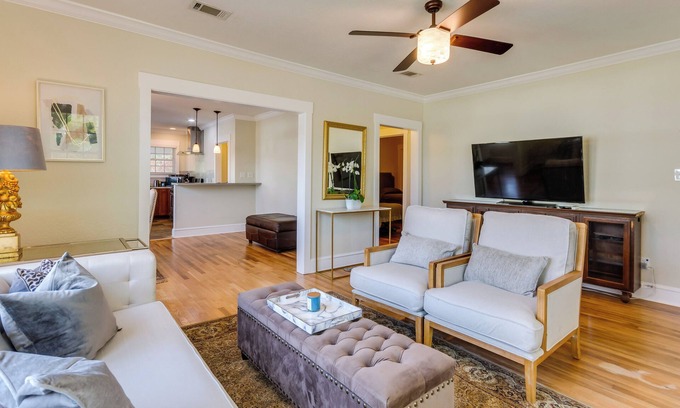 East Hill House | Stay & Play in Pensacola: Apartment Near Dtwn