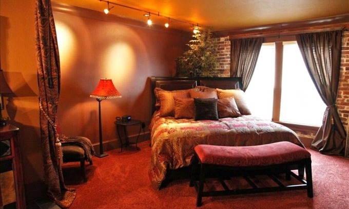 Carlton Apartment | Stay & Play Winery Loft #2 in Historic Downtown Carlton