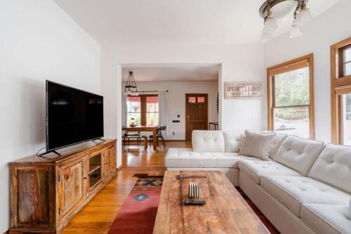 Goose Hollow House | Stay Portland - 4BR Preserved 1907 Classic Craftsman