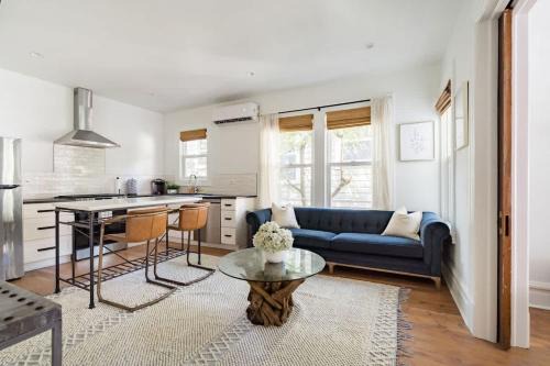 Uptown Apartment | Stay Portland - The Câlin Suite - Posh Local Boutiques & Eateries