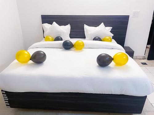 Sainik Farm Hotel | Stay Saket