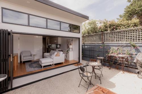 Battery Point House | Stay steps from Salamanca in historical cottage