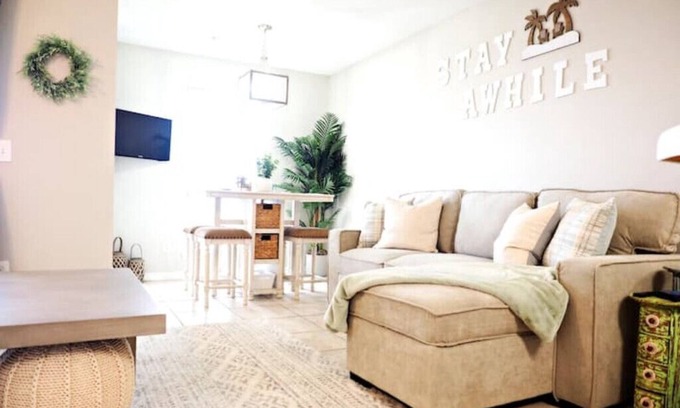 Navarre Beach Condo | Stay @ the Sound & Sea, walk to Navarre Beach/Pool