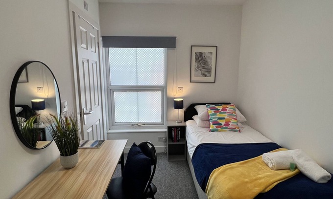 Burton on Trent House | Stay @ The Wellington Burton-Single Room STARBUCKS