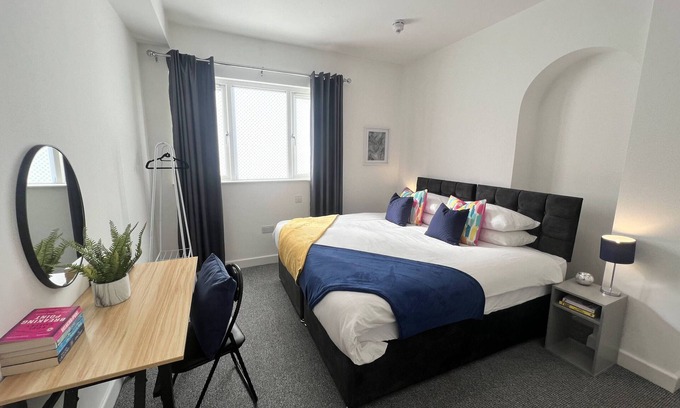 Burton on Trent House | Stay @ The Wellington Burton - Twin/King STARBUCKS