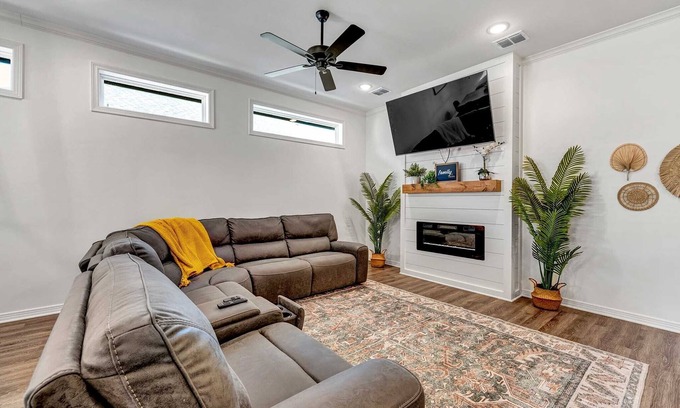 Tyler House | Stay Tyler @ Parade of Homes